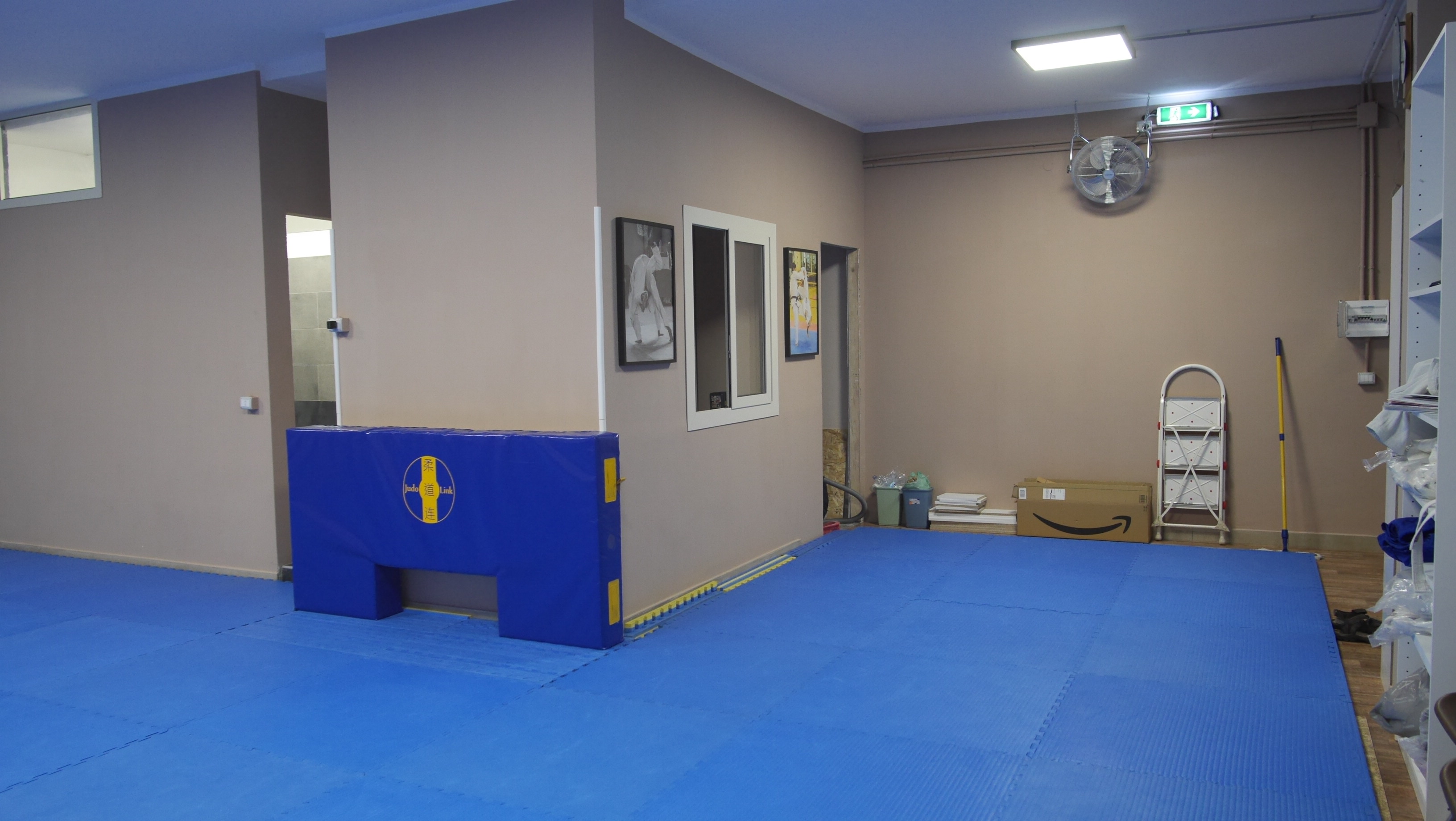 Baseboard around the walls